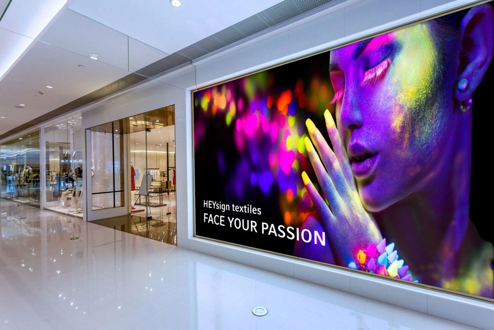 in backlit film gia re