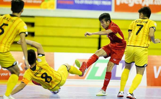 TOP 10 Bài Tập Kỹ Thuật Bóng Đá Cơ Bản Quan Trọng Cần Nắm 1 bong da