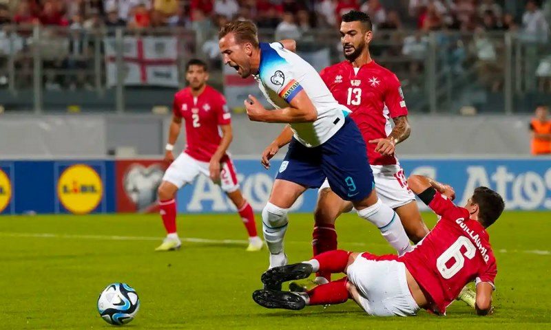 Tiền Đạo Làm Tường Là Gì? Vai Trò Của Tiền Đạo Làm Tường 6 Tiền đạo tường thành là gì và thông tin chi tiết nhất