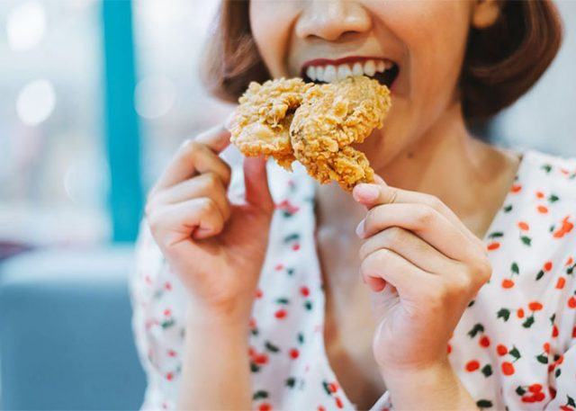 Nằm mơ thấy ăn thịt gà có ý nghĩa gì? Con số may mắn gợi ý 2023