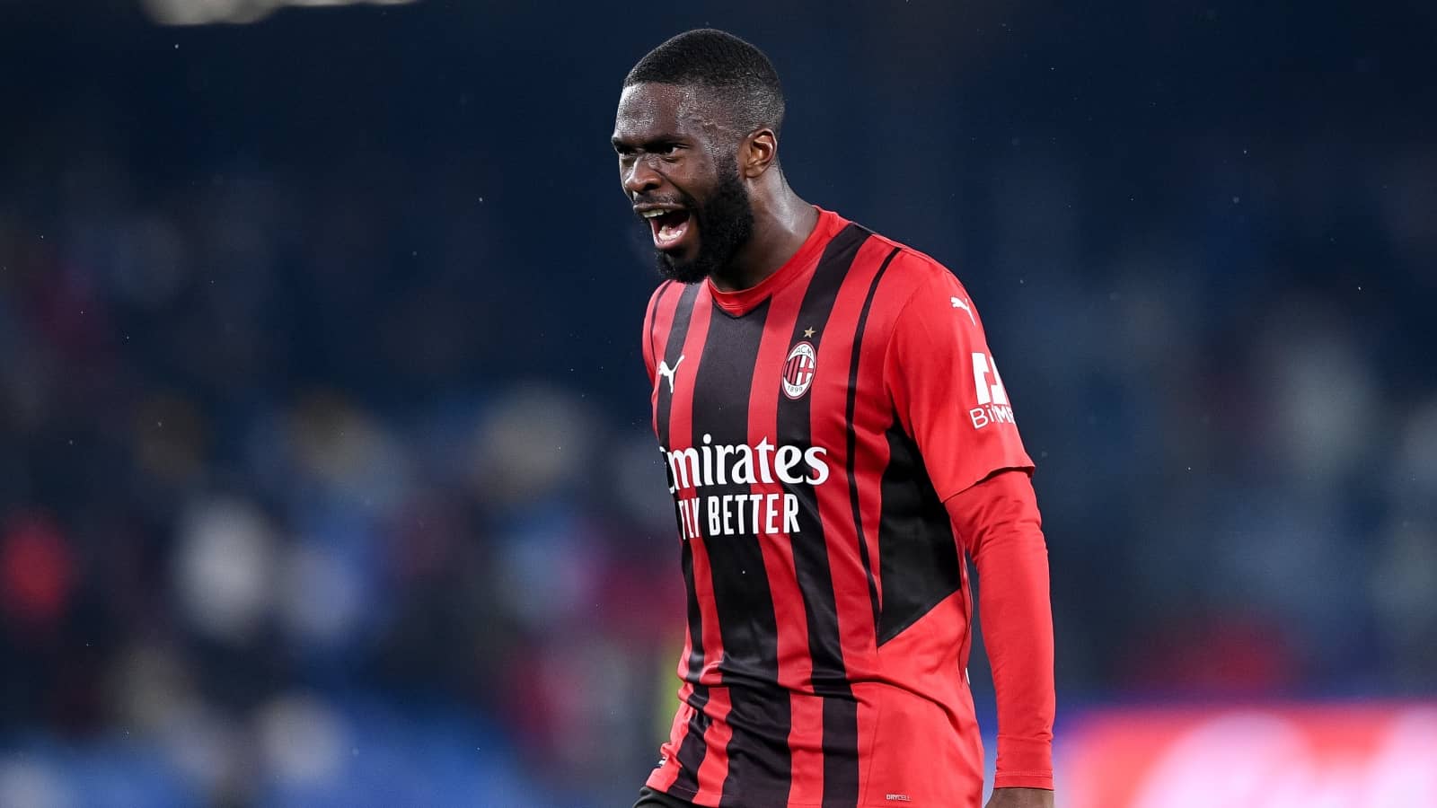fikayo tomori pictured while representing ac milan in serie a game against napoli