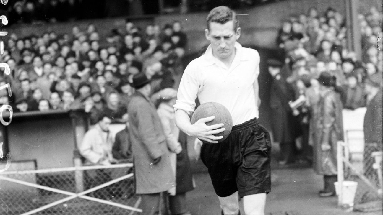 Cựu đội trưởng Chelsea và tuyển thủ Anh Roy Bentley qua đời ở tuổi 93