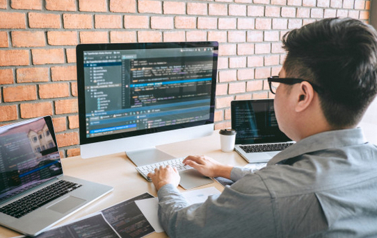 Lập trình viên là gì? Mức lương của lập trình viên hiện nay
