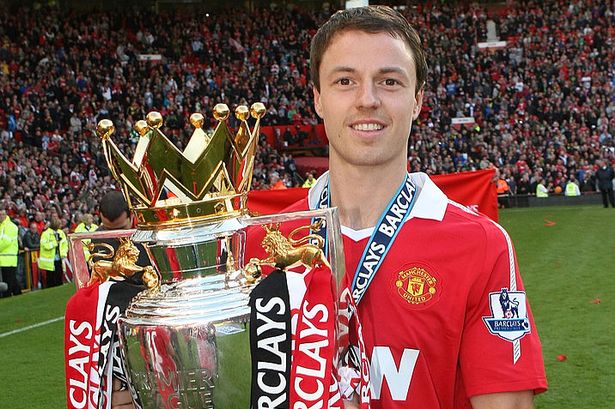 Sir Alex Ferguson 'cạn lời' khi M.U bán Jonny Evans | Bóng Đá