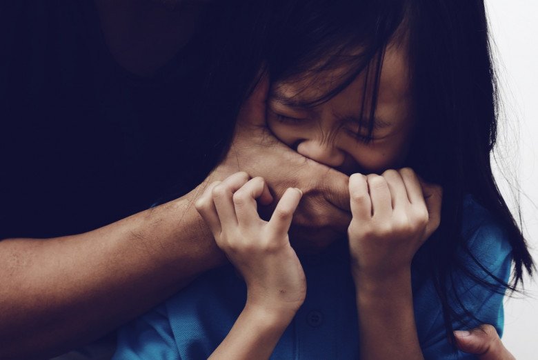 8 thủ đoạn phổ biến nhất mà những kẻ bắt cóc trẻ em sử dụng