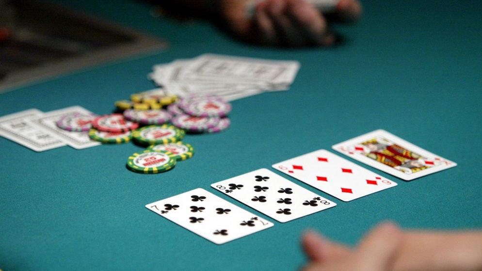 Khám Phá Game Đánh Bài Xì Tố Và Poker Có Giống Nhau Không? 2 Poker và Poker có giống nhau không? - Gamebai88