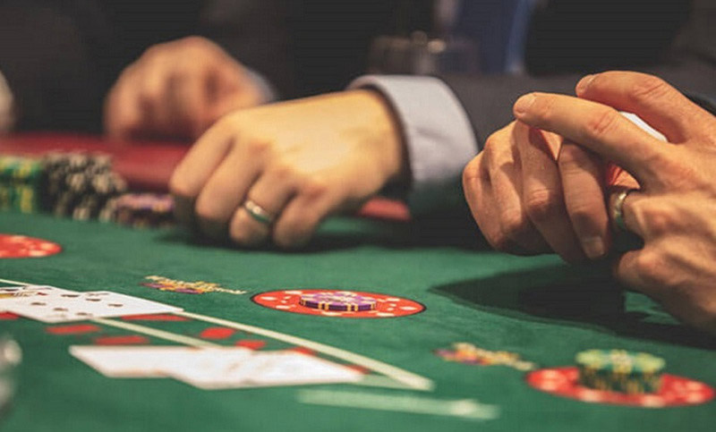 Sông trong Poker là gì? Người chơi nên làm gì tại Poker River