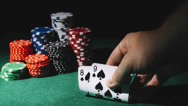 Sông trong Poker là gì? Người chơi nên làm gì tại Poker River