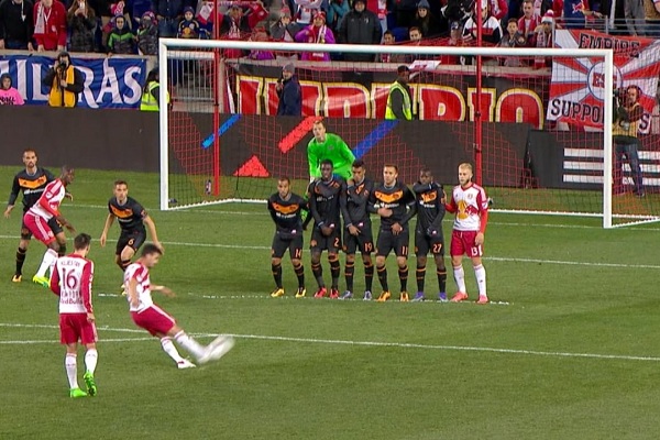 Kỹ thuật đá phạt trực tiếp cho cầu thủ