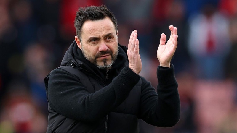 Huấn luyện viên Roberto De Zerbi là cái tên được đánh giá cao. Huấn luyện viên Roberto De Zerbi - Nhà hiền triết mới nổi