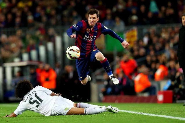 Cách chọn giày đá bóng cho vị trí tiền đạo