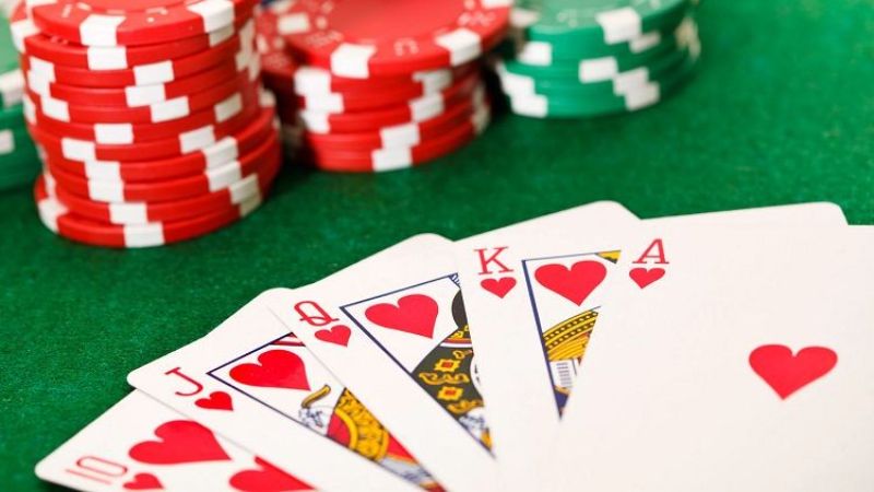 Lệnh bài mạnh trong Poker - Bí mật của trò chơi thông minh