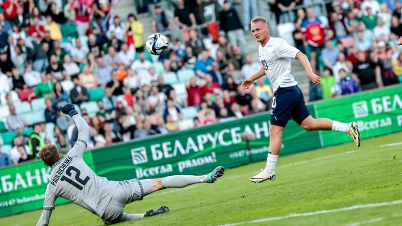 Phong cách chơi của Vladimir Kuzmichev rất thông minh. Tiểu Sử Vladimir Kuzmichev – Hành Trình Thầm Lặng Của Một Chiến Binh Sân Cỏ