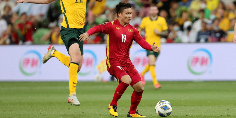 Tiền vệ là gì? Vai trò vị trí tiền vệ trên sân bóng là gì?